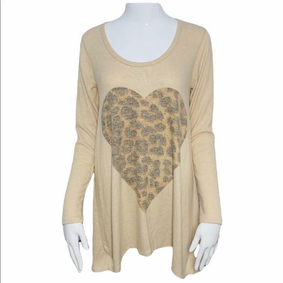 Go Couture Long Sleeve Cheetah Heart Sweater - Picture 2 of 12